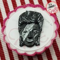 itsonlycake.de-david-bowie-black-cupcake-topper-fondant03s