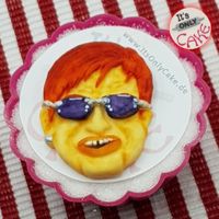 itsonlycake.de-elton-john-big-cupcake-topper-fondant06s