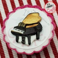 itsonlycake.de-elton-john-big-cupcake-topper-fondant07s