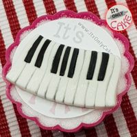 itsonlycake.de-elton-john-big-cupcake-topper-fondant09s